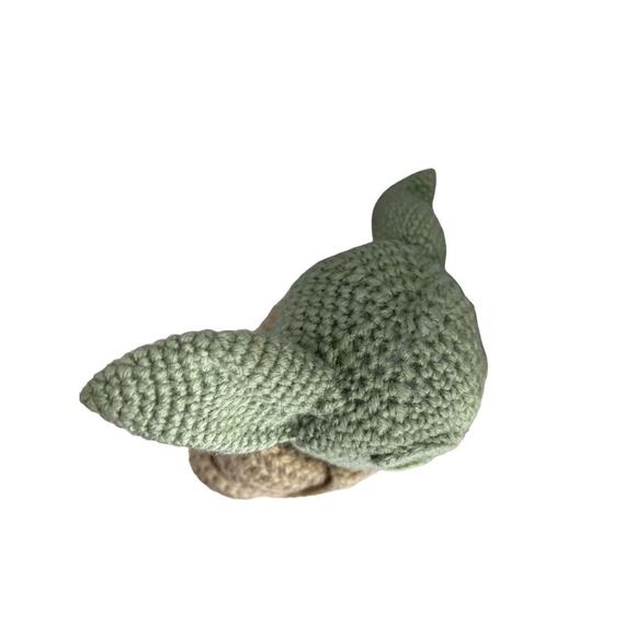 Handcrafted Baba Mandalorian Amigurumi Child with Robe - Picture 5 of 7